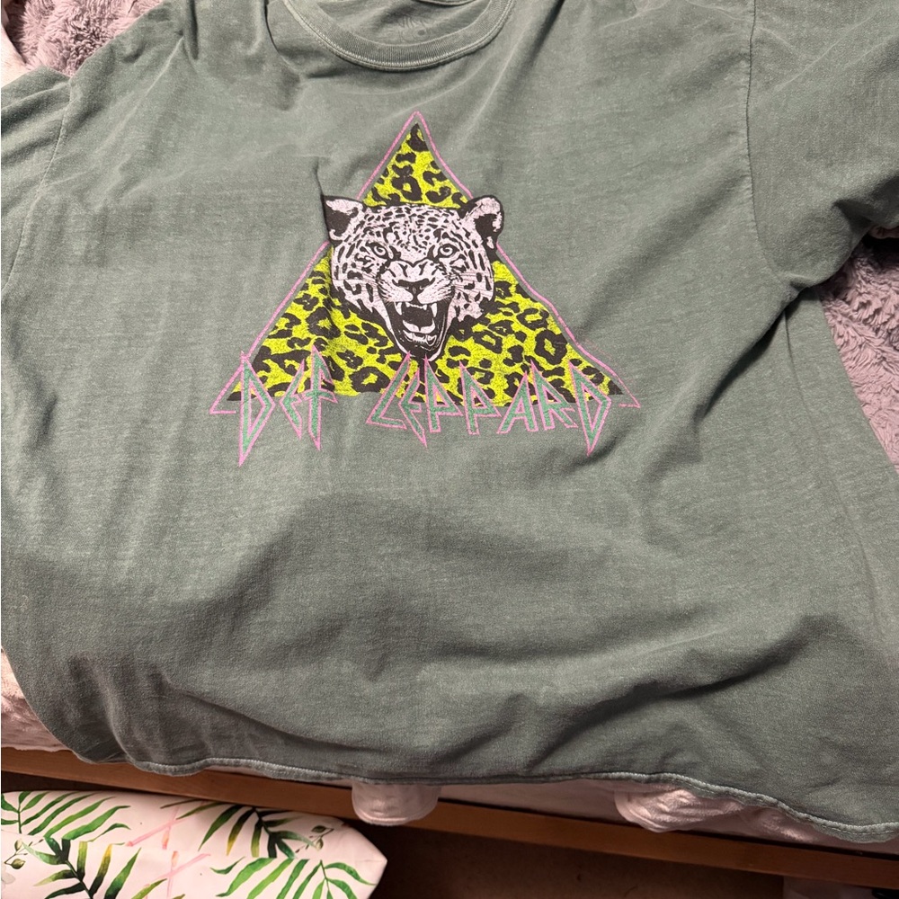 Def Leppard Olive Green Short Sleeve Graphic Tee